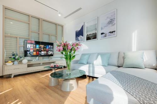 Quang An Apartment | Margaery Lakeside - 2 Bedroom Apartment with Balcony