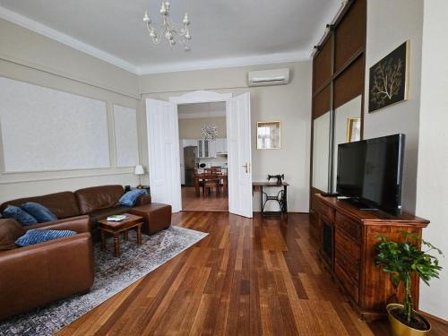 Orszagut Apartment | Margaret Buda Apartman city view