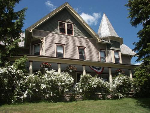 Margaretville Bed & Breakfast | Margaretville Mountain Inn B&B