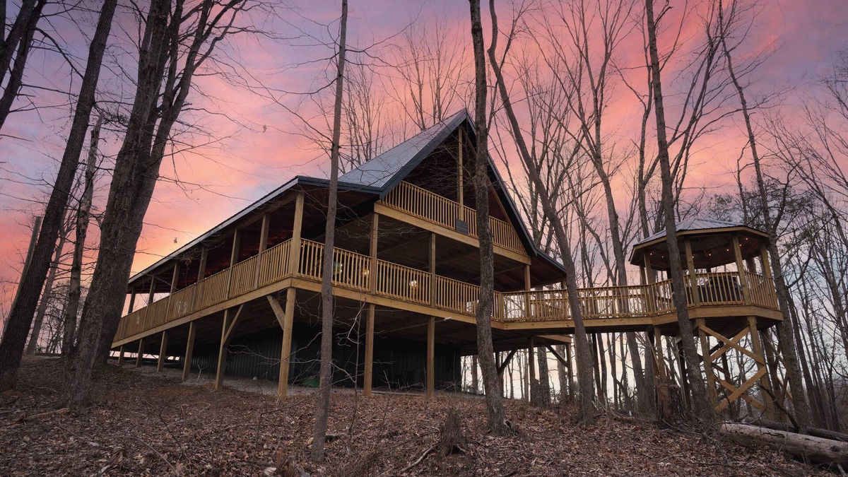 Creola Cabin | Margaritahills is the perfect getaway for two couples, where rustic elegance meets modern comfort.
