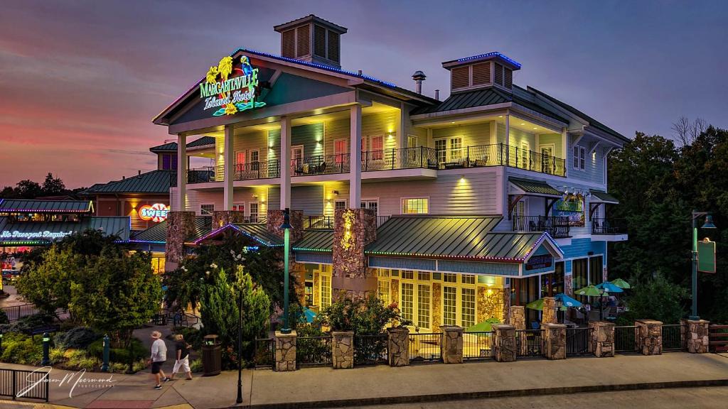 Pigeon Forge Hotel | Margaritaville Island Hotel