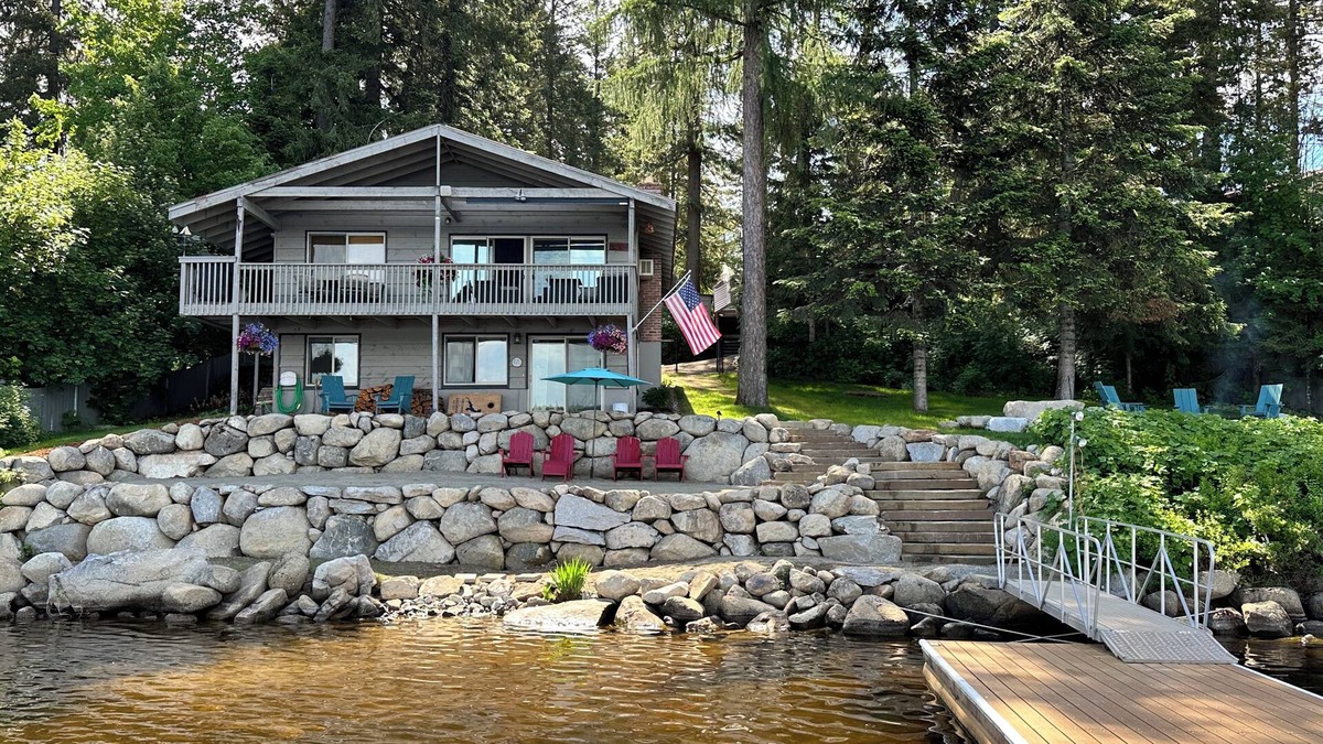 Newport House | “Margie” Sacheen Lakehouse with Private Dock and Beach