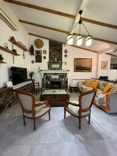 Vasa Koilaniou House | Maria's Paliomylos House