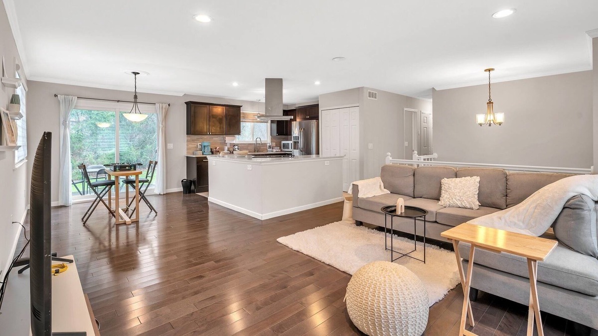 West Bloomfield House | Maria's villa 1 one mile from lake with fire pit by RedAwning