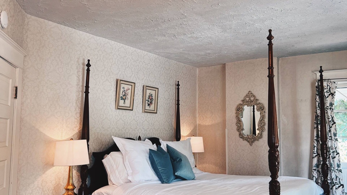 Logan Bed & Breakfast | Marianna Stoltz House