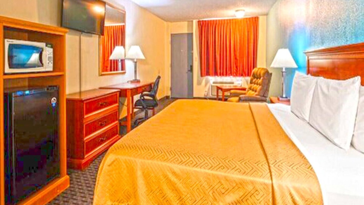 Salina House | Marifah Inn Salina