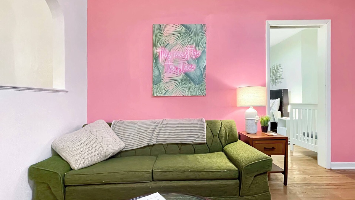 Lovington House | Marilyn's Pink Pony Bungalow - Sleeps 12!