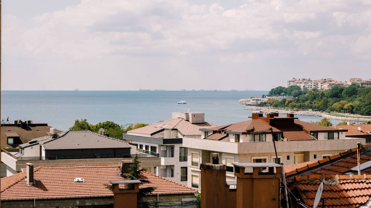 Fenerbahce Apartment | Marina Close Duplex with Patio, 5 min to Sea View