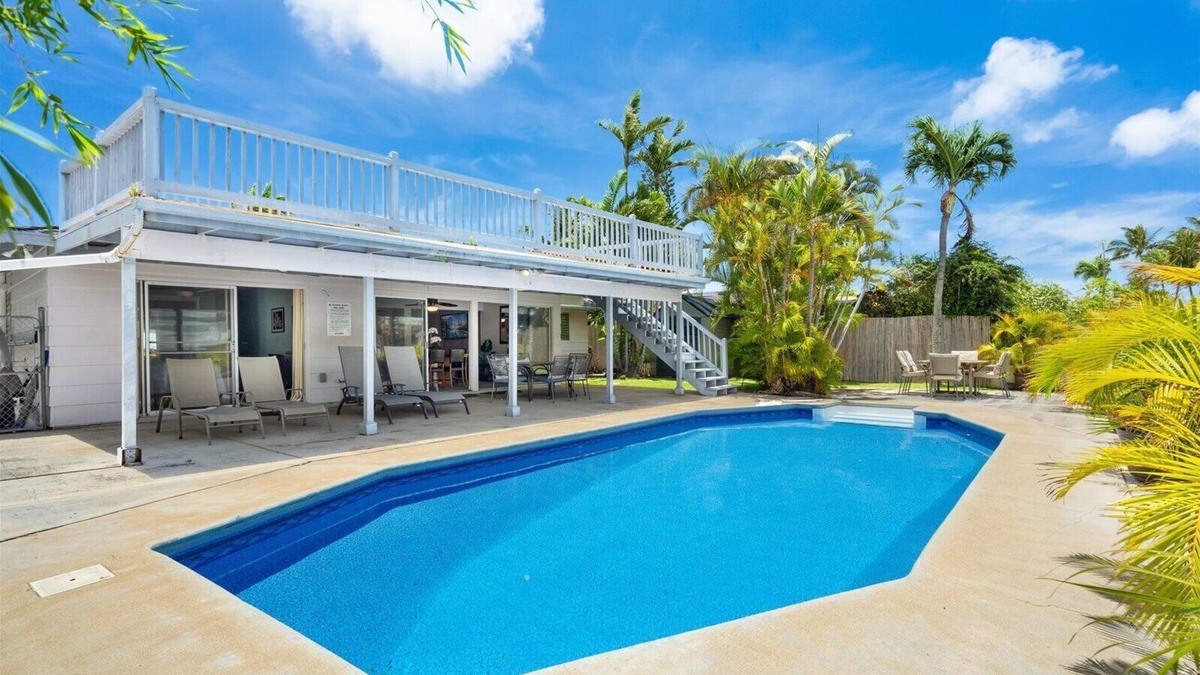 Portlock House | Marina front, private pool AND A/C! Available for Spring Break!