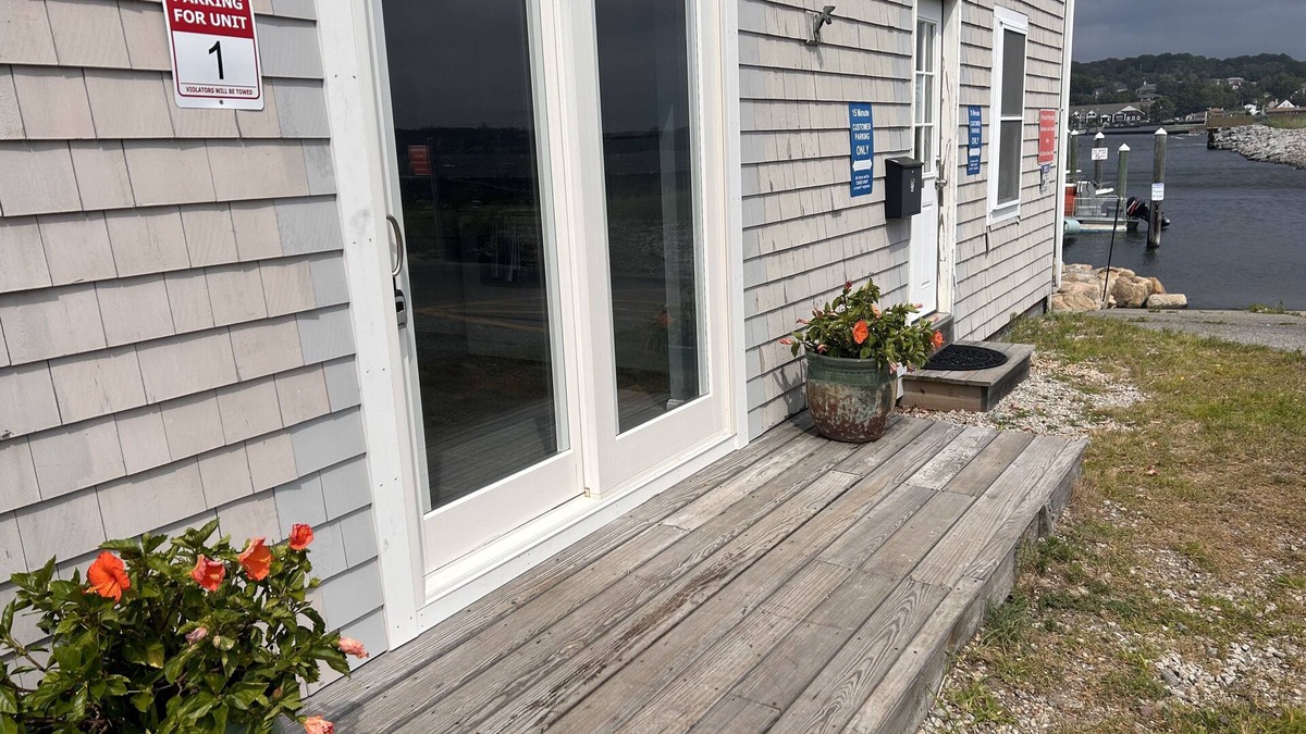 Portsmouth Apartment | Marina on the Sakonett