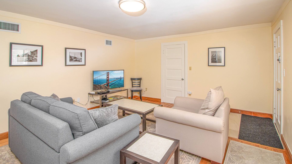 Marina District Apartment | Marina One Bedroom Private Garden Apartment