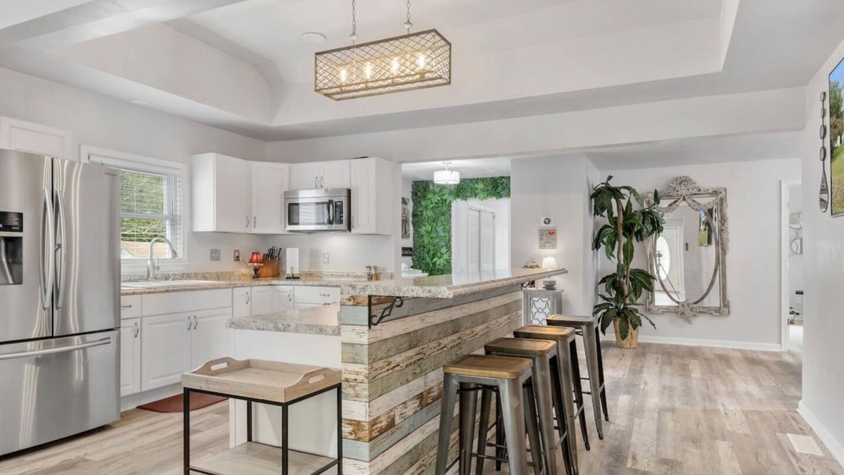 Central Newport News House | Marina Paradise, Pet Friendly, Ample Parking, Game Room