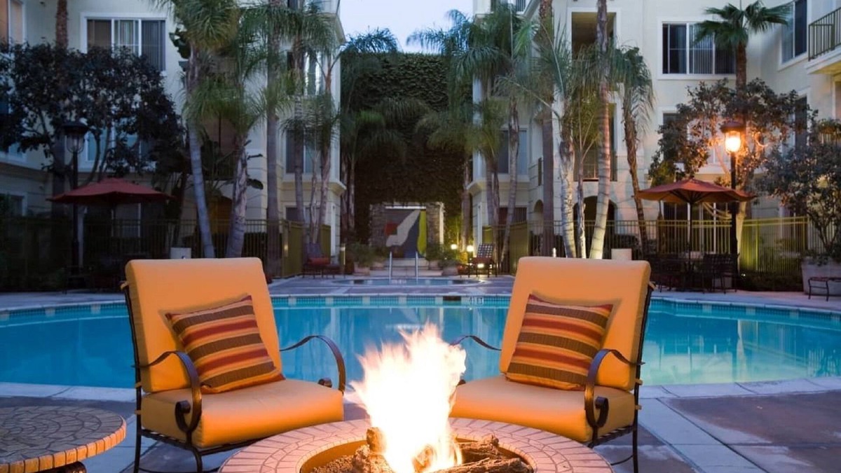 Del Rey Apartment | MARINA'S GRAND DELUXE 2/2 SUITE W/GREAT AMENITIES