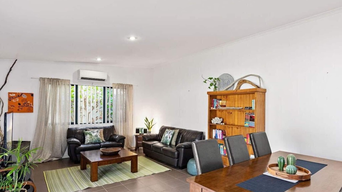 Exmouth House | Marina Townhouse with Jetty