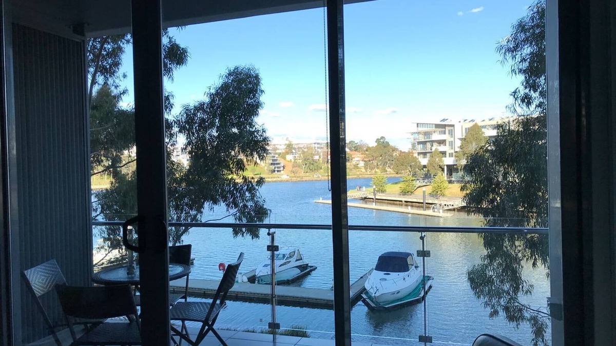 Maribyrnong Apartment | Marina View Apartment on the Maribyrnong River