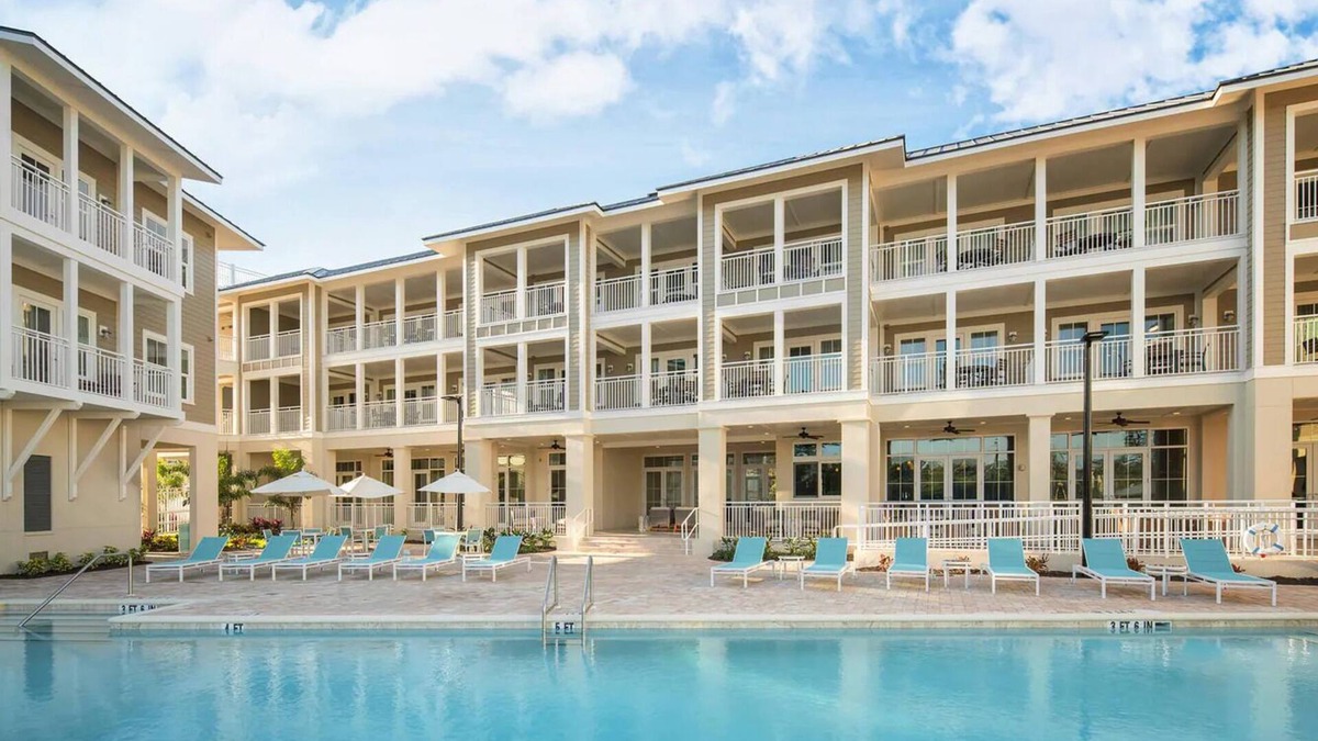 Holmes Beach Hotel | Marina-View Coastal Retreat – Perfect for Family Island Getaway