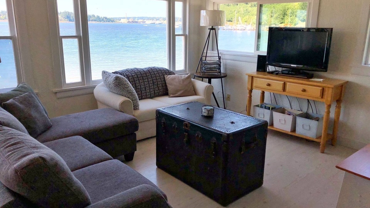 West Hills House | Marina View Cottage on the Ocean