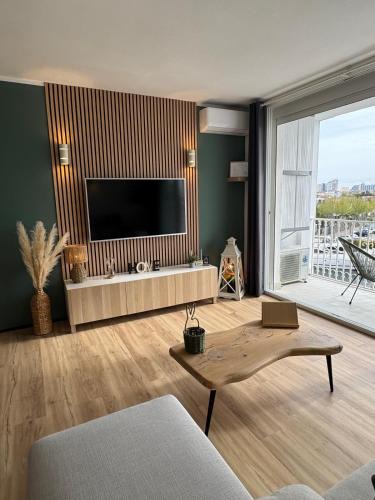 Empuriabrava Apartment | Marina View Empuriabrava - Appartement sud-ouest au canal avec terrasse