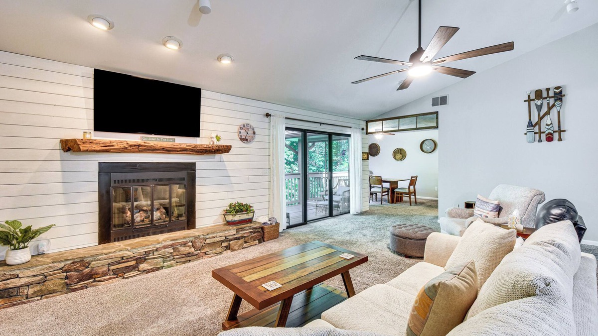 Salem Condo | Marina Villa Condo at Lake Keowee w/Fireplace