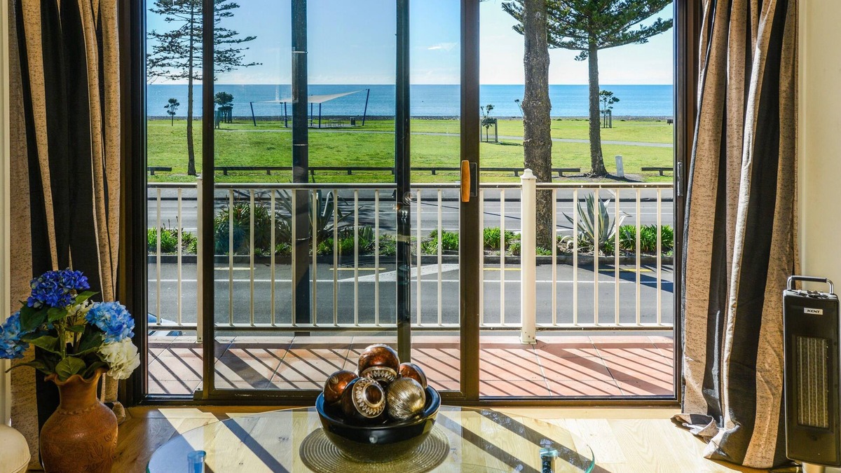 Napier Cottage | Marine Parade Magic - Napier Holiday Home