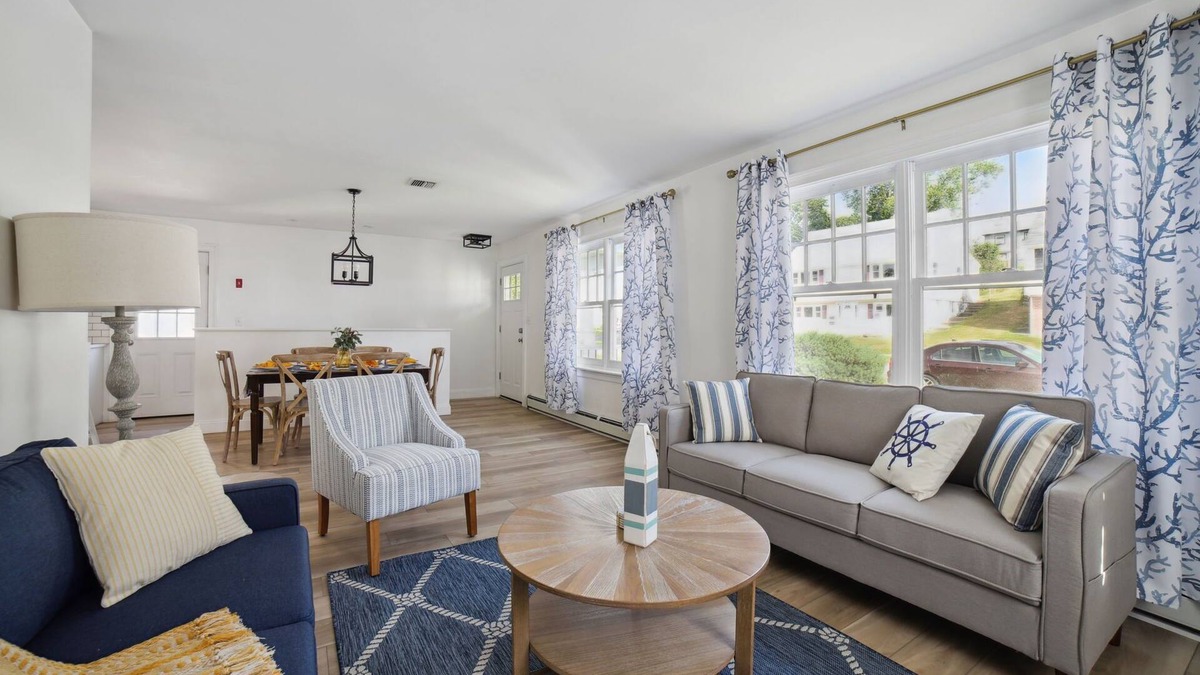 Bridgeport House | Marine Theme - 4 BR - Backyard - Fire pit