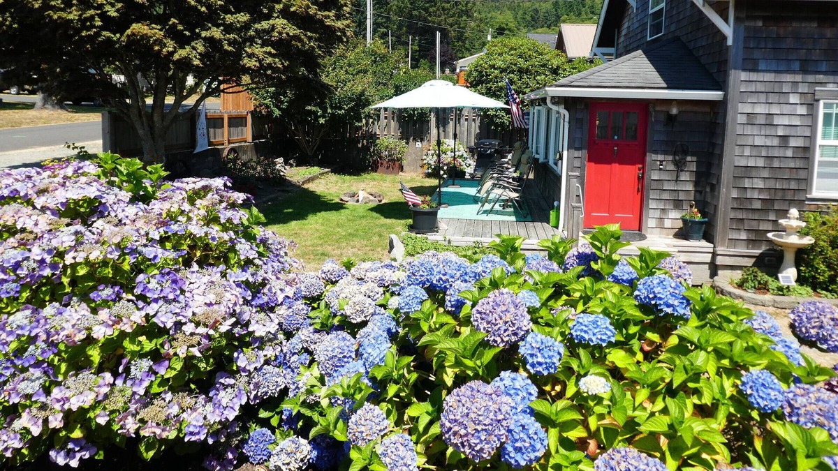 Garibaldi House | Mariner's Retreat ~ A Downtown Garibaldi Oasis