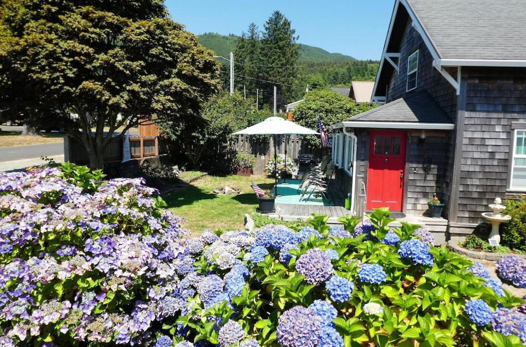 Garibaldi House | Mariner's Retreat ~ A Downtown Garibaldi Oasis