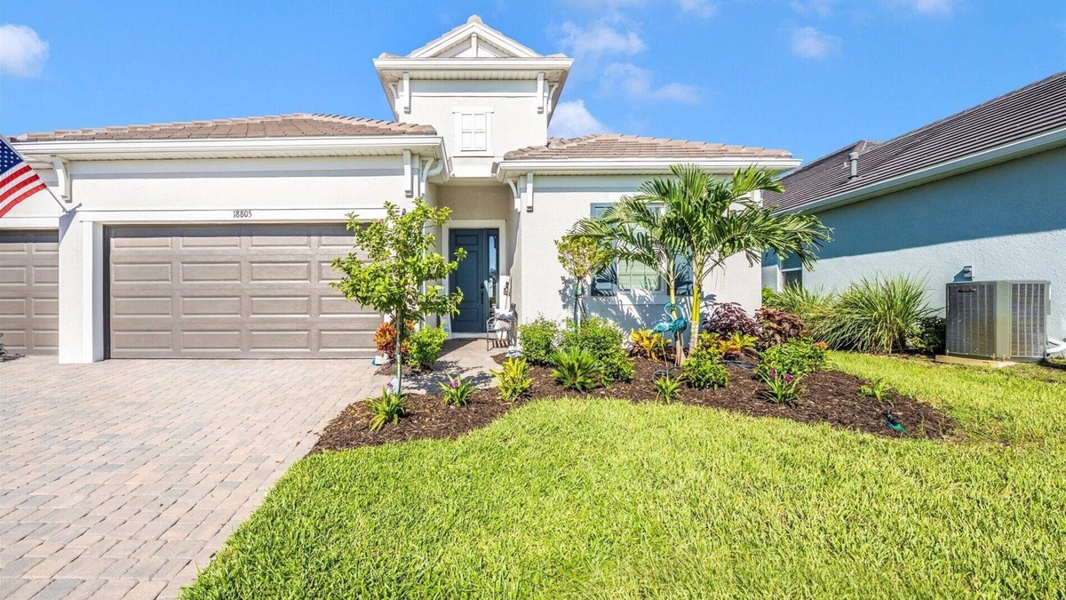 Venice House | Mariners Residence at Wellen Park 2600 sqft pool spa fireplace 3 car 85” TV