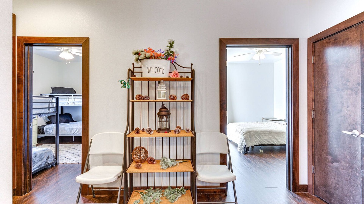 Brookline Station Cottage | Marionville Cottage on 70 Acres w/Recreation Room