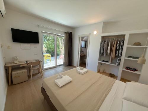 San Teodoro City Centre House | Mariposa Rooms