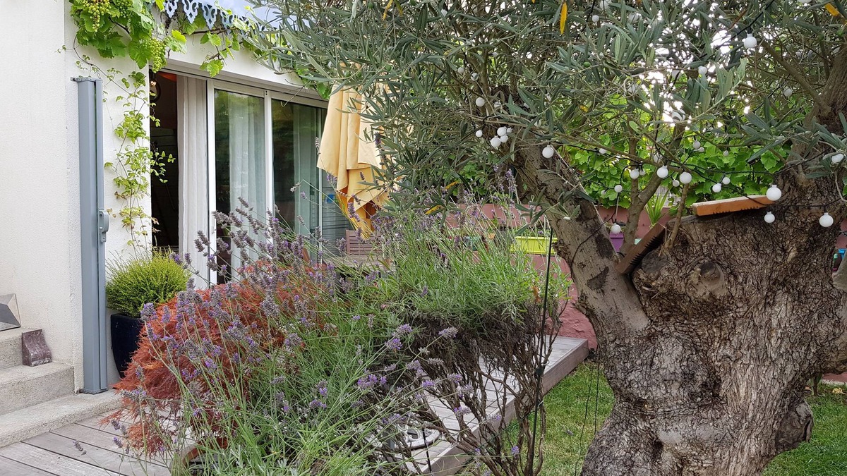 La Rochelle Apartment | Maritime, large, quiet et pleasant studio for 4, terrace, beaches, park et town