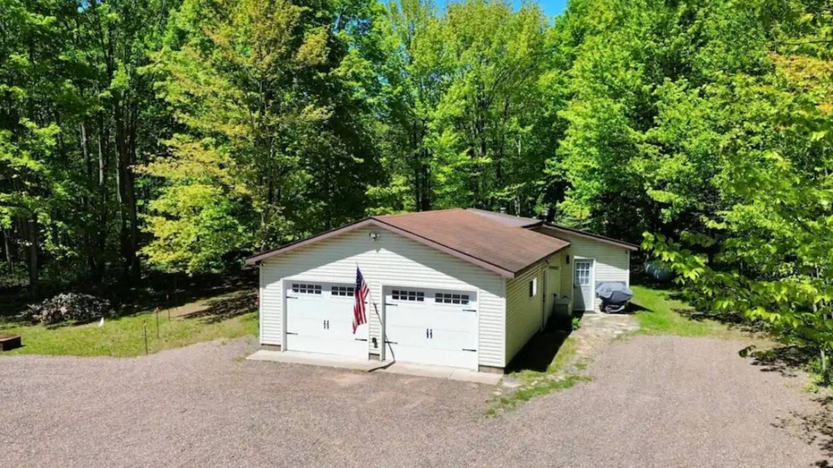 Merriweather House | MarkO's CabinnnRight on M28 outside of Bergland