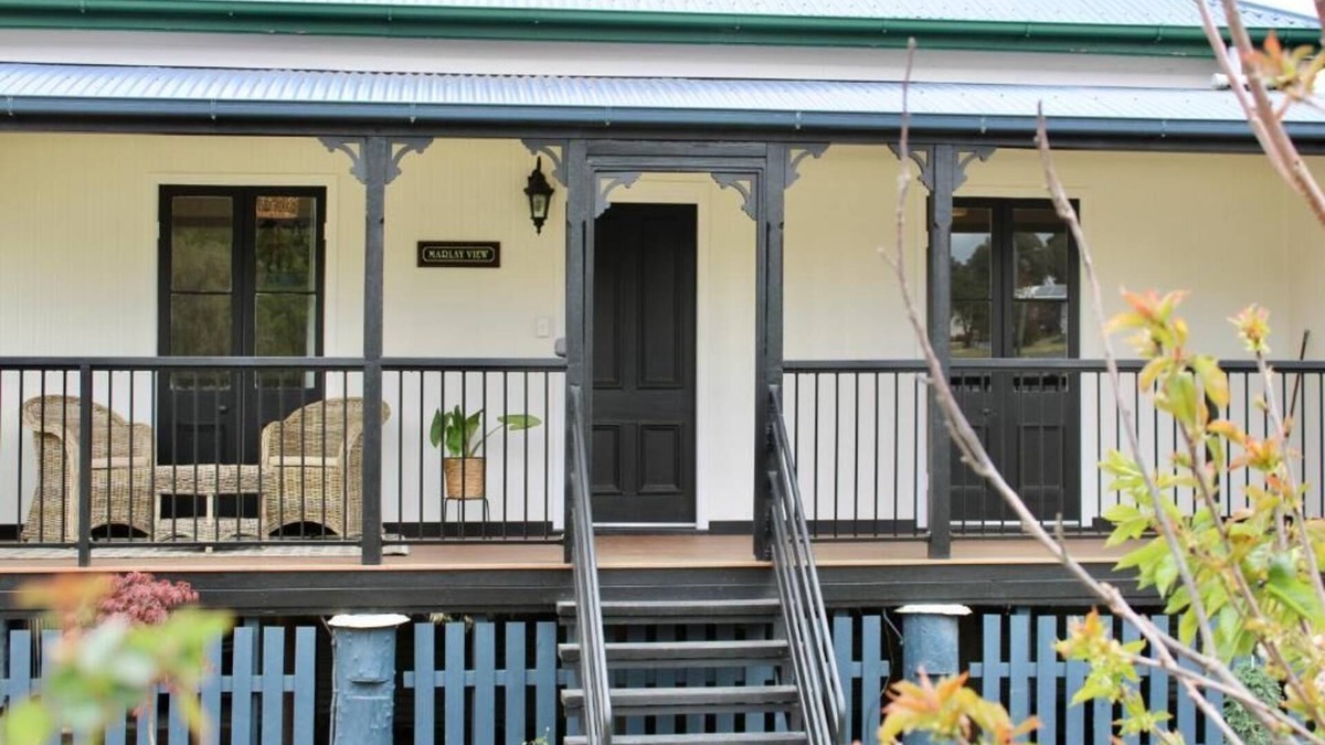 Stanthorpe Cottage | Marlay View Cottage. Luxurious, modern, spacious.