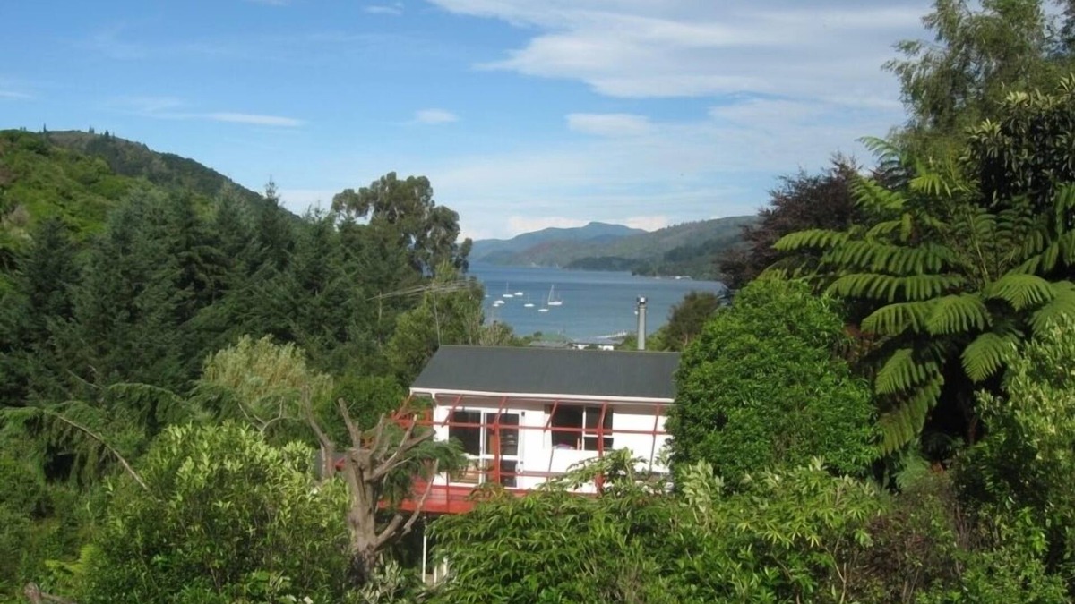 Anakiwa House | Marlborough Sounds relaxation with great views: close to Queen Charlotte walkway