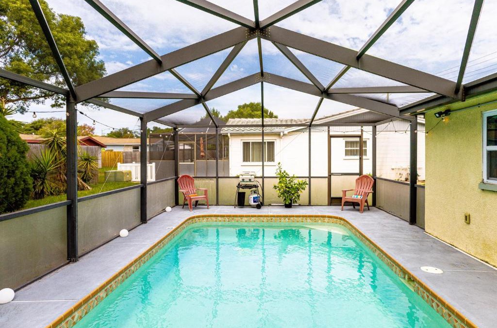 The Lakes House | Marlin's Palm Oasis - Beach House, Amazing Pool, BBQ Area