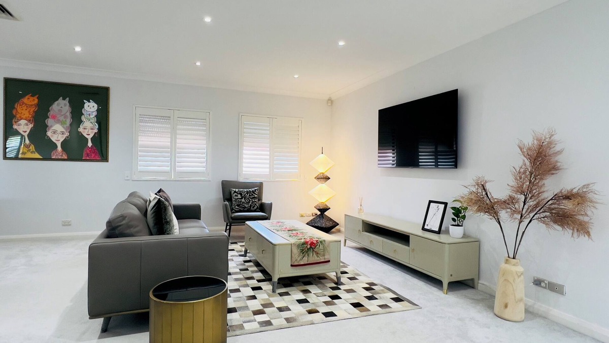 Maroubra House | Maroubra Gem Close to Everything Sleeps 16. 5 bedrooms 3bath.Free parking 4 cars