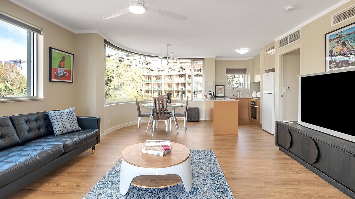 Woolloomooloo Apartment | Marquis II - Massive One Bedroom, Fully Renovated Designer Apartment in the Heart of Kings Cross