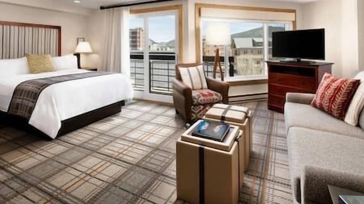 Peak 9 Resort | Marriott Mountain Valley Lodge Resort, Hot Tub, Pool, Ski