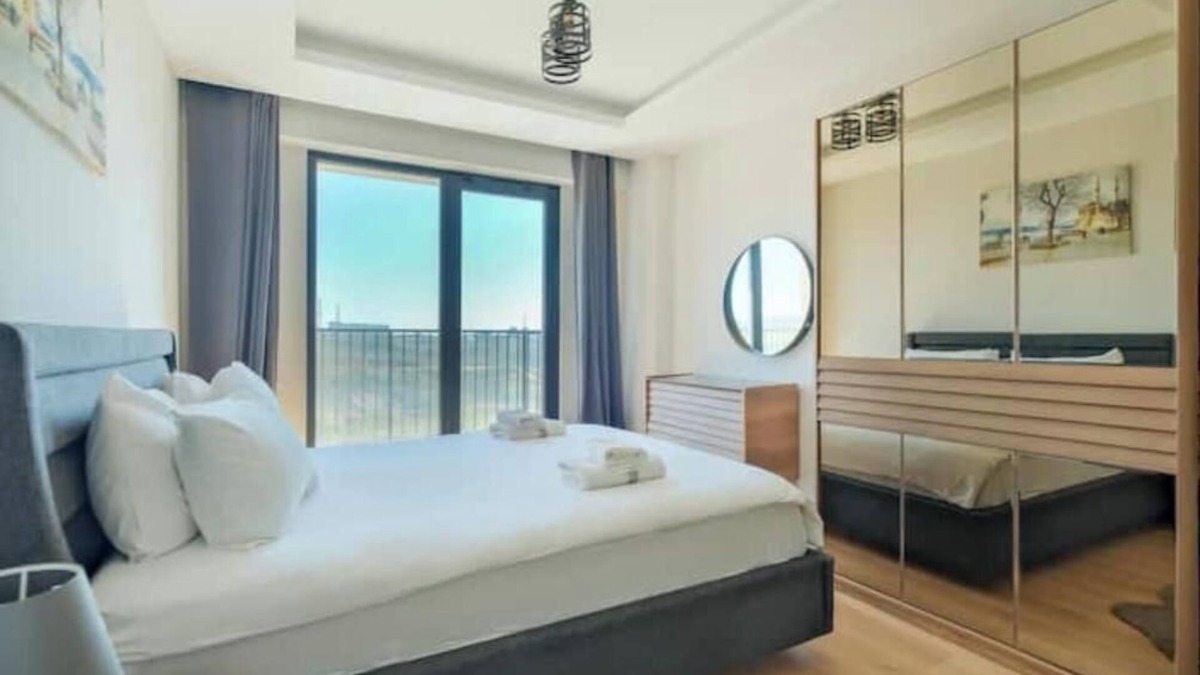 Basaksehir Apartment | Mars - Charming Modern 2BR Apt w/ Gym & Parking