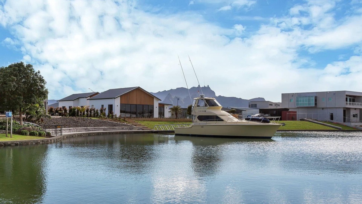 One Tree Point House | Marsden Cove Canal-Front Holiday House