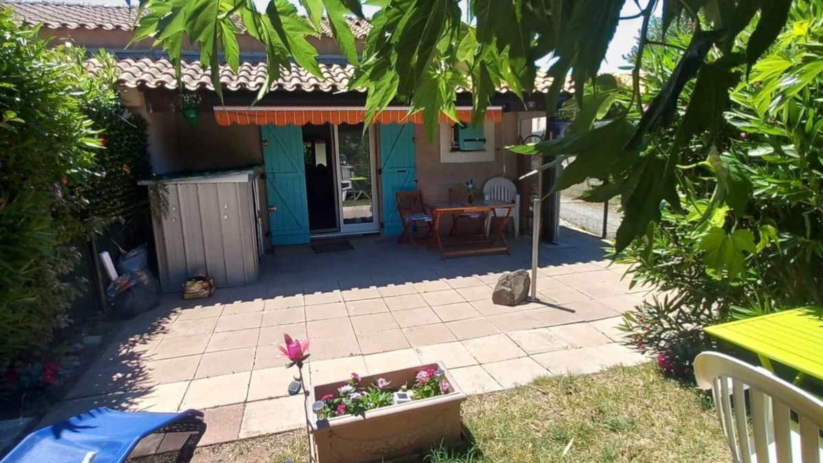 Marseillan House | Marseillan house not overlooked quiet garden terrace in a residence