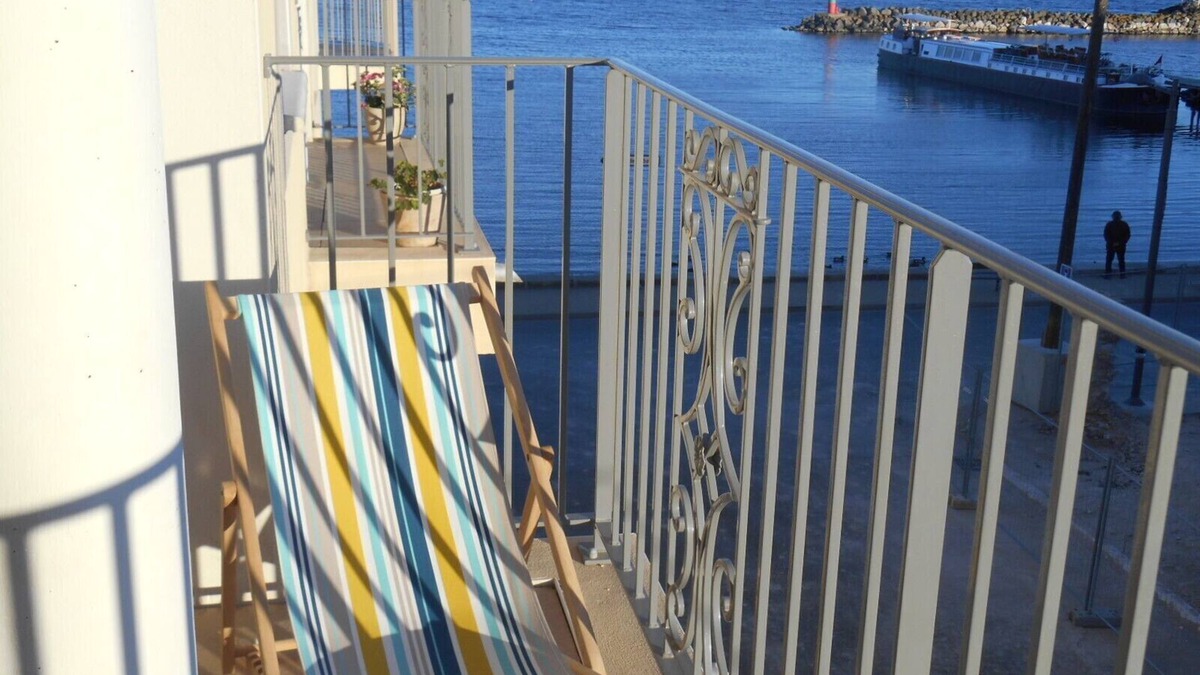 Marseillan Apartment | Marseillan Waters-edge. South-facing terrace. 13-23 Sep or 23 Sep-1 Oct possible