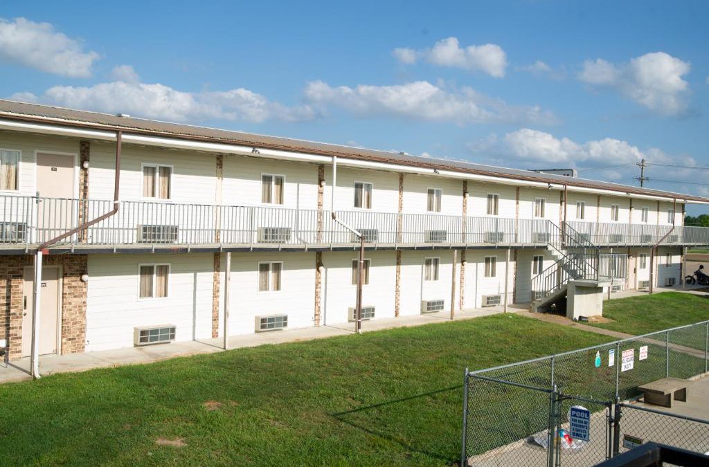 Marshall Hotel | Marshall Lodge By OYO Hwy 65