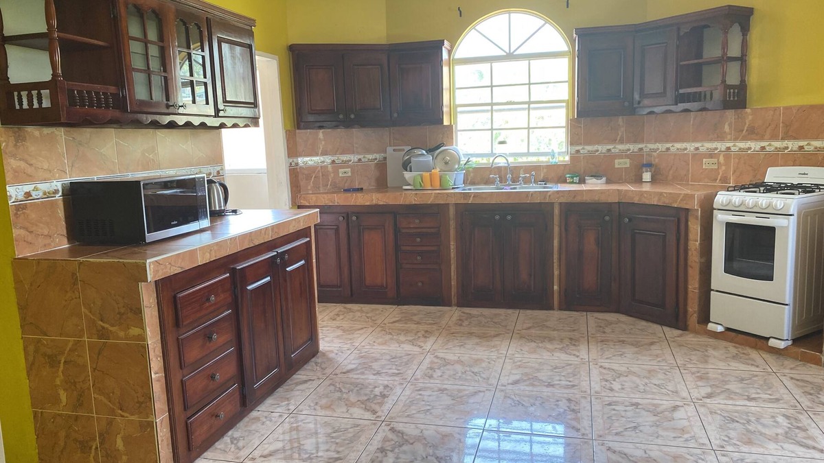 West Gate Hills Bed & Breakfast | Marshan villa 1 apartment