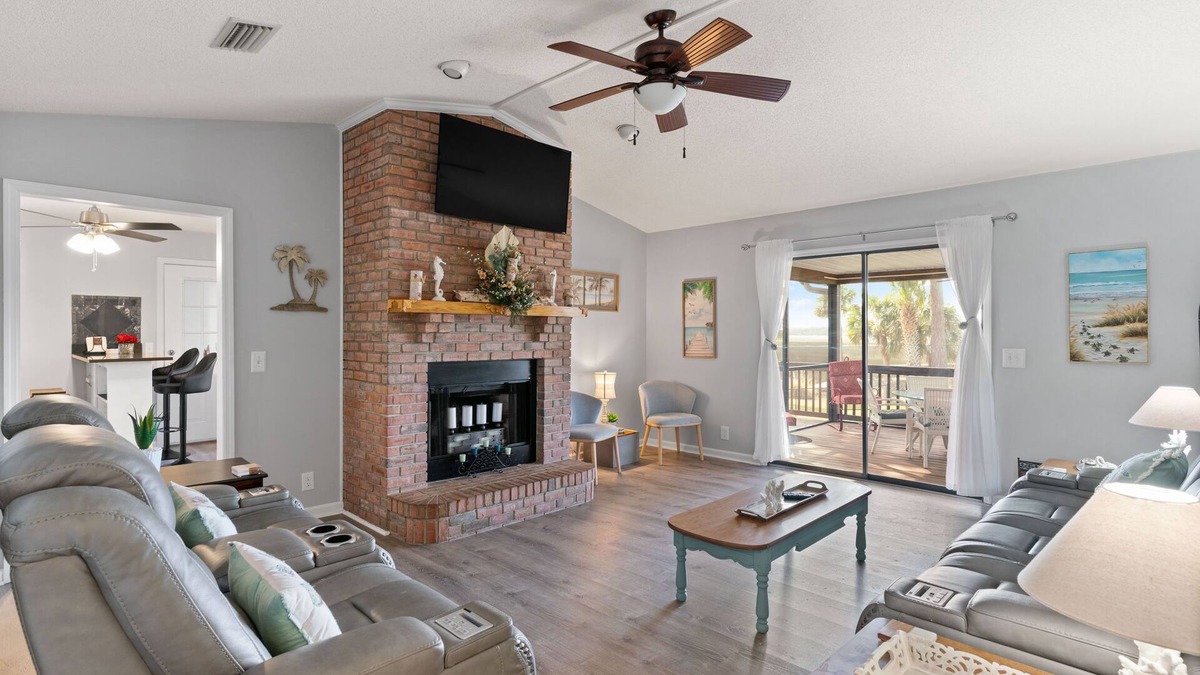 Brunswick House | Marshfront pet-friendly home!