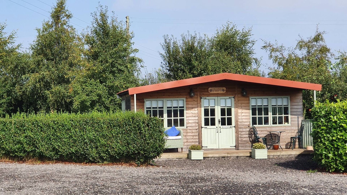 New Holland Cabin | Marshland Alpacas Glamping Lodge