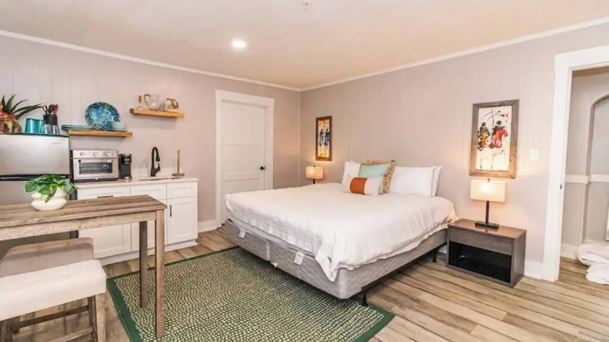 Wirtz Resort | MARU, a Cozy Stay for Two in the Lodge of Karoo at Smith Mountain Lake
