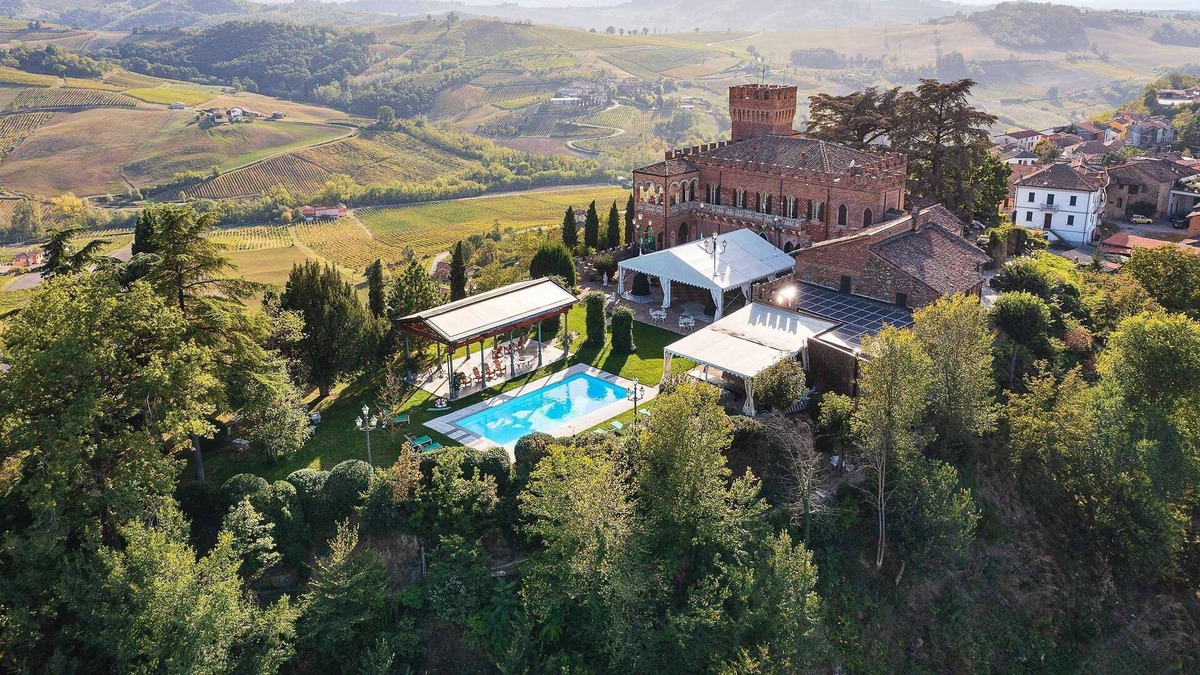 Mornico Losana Other | Marvellous castle with pool overlooking the vineyards! - Castello Mornico 12 PAX
