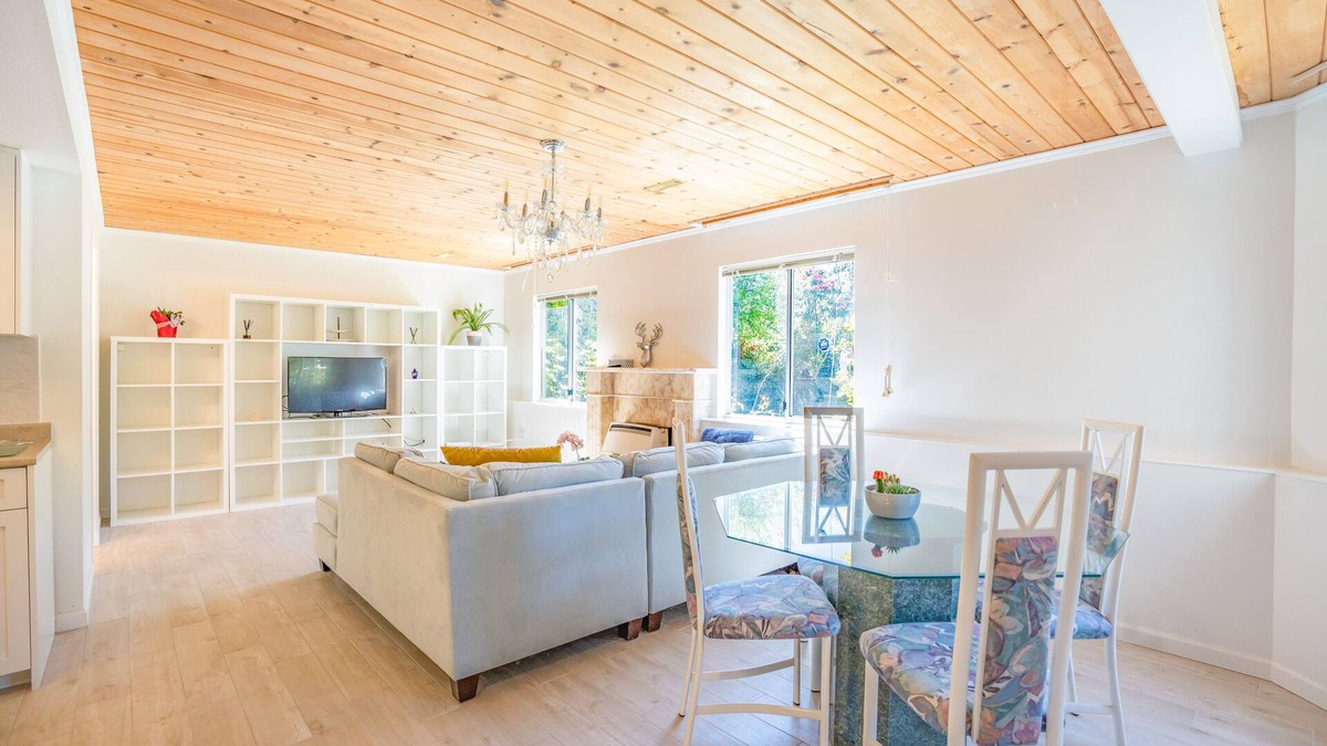 Upper Lonsdale House | Marvelous 2-bedroom ground-level suite with WiFi & a private fenced backyard