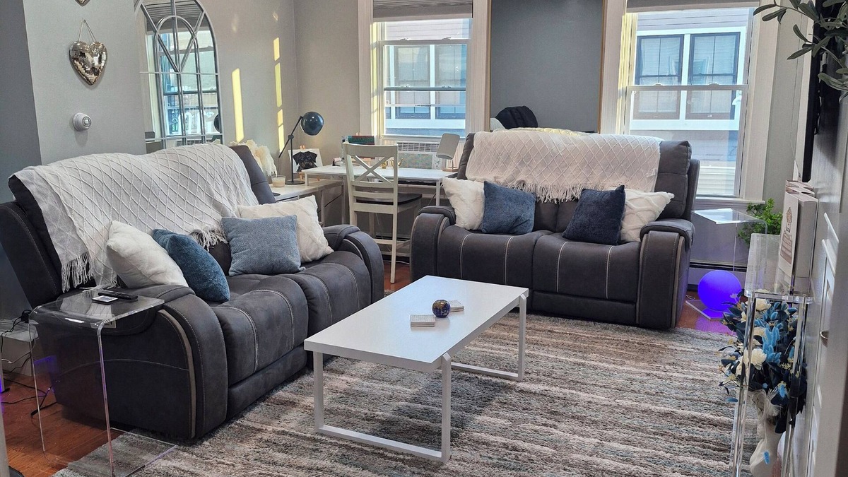 D Street - West Broadway Condo | Marvelous 2-bedroom condo in South Boston with Private Parking